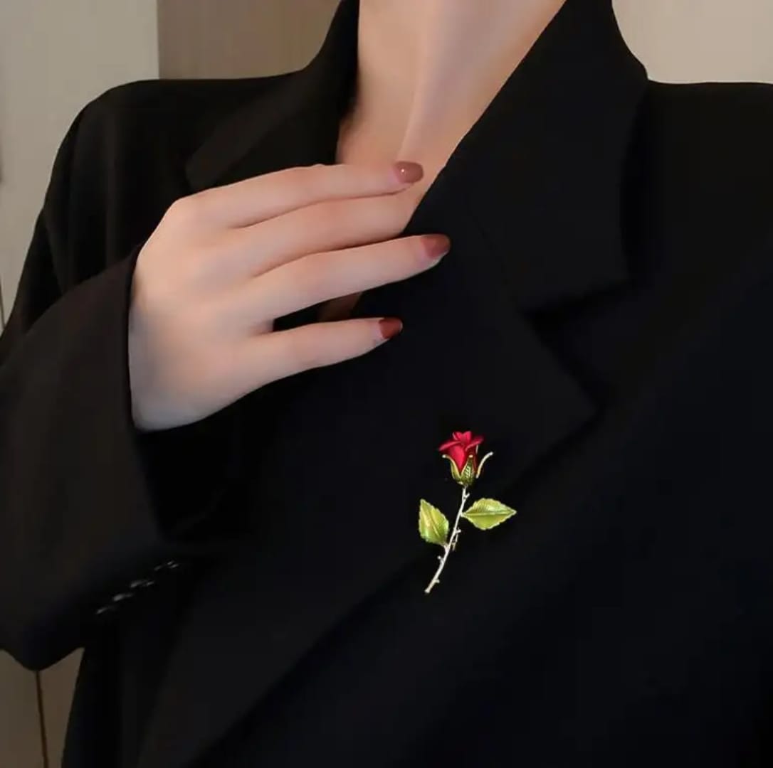 Flower brooch, unisex style Material:- Copper Alloy Anti Tarnish material