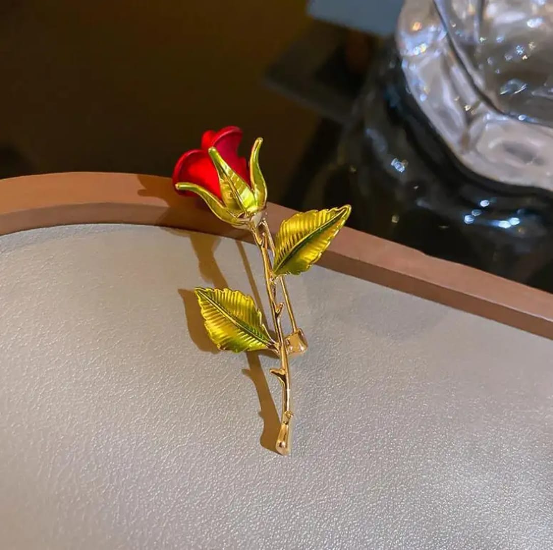 Flower brooch, unisex style Material:- Copper Alloy Anti Tarnish material