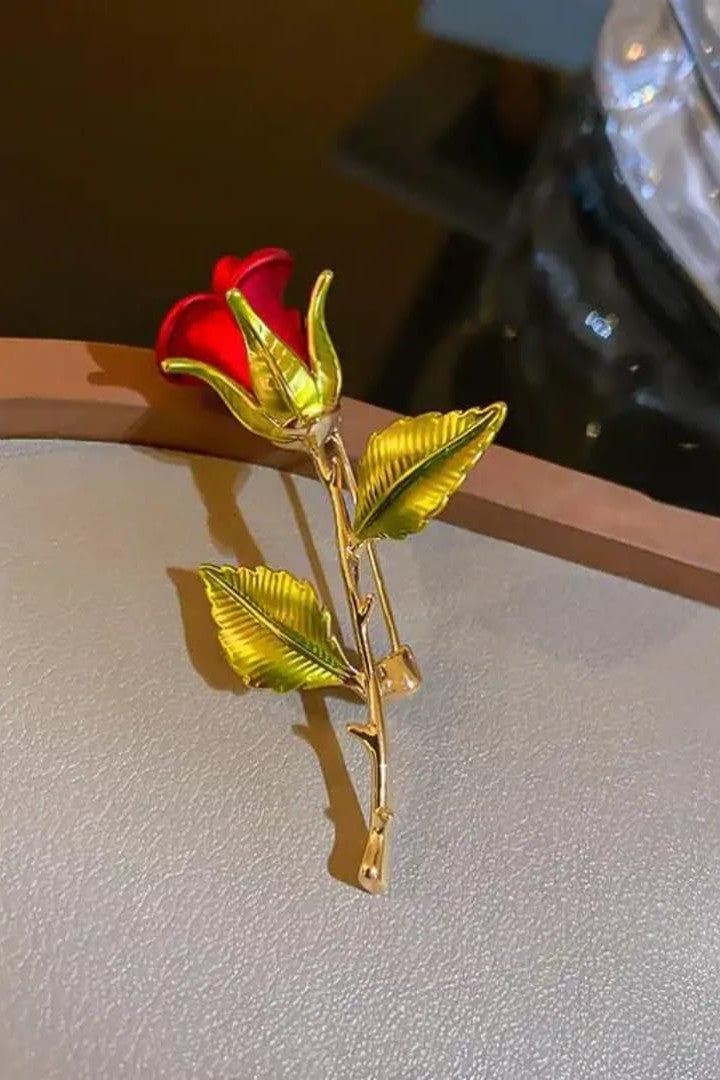 Flower brooch, unisex style Material:- Copper Alloy Anti Tarnish material