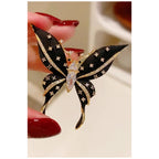 Butterfly brooch, unisex style Colour:- BlackMaterial:- Copper AlloyAnti Tarnish material