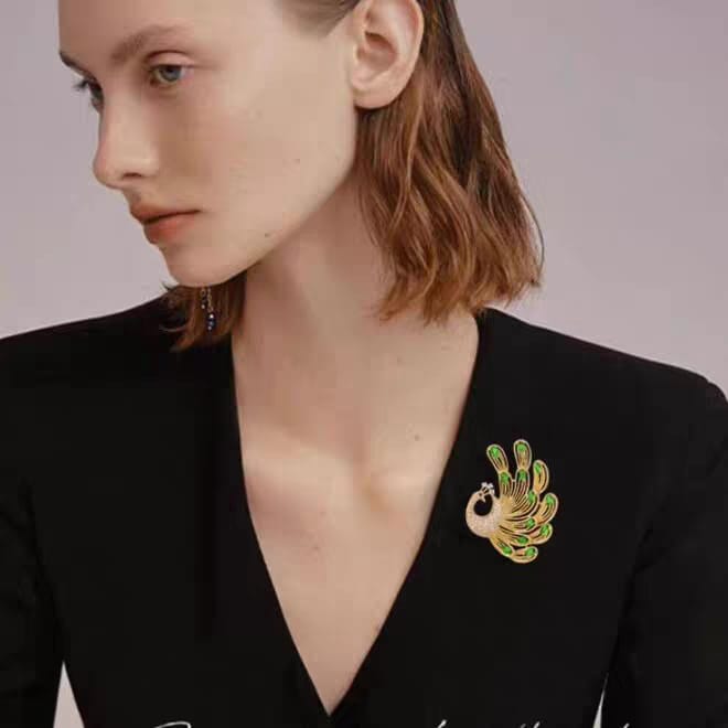 Hot selling Fashionable Brooches Unisex style Material:- Alloy copper Anti Tarnish and Anti Allergic Good Quality stuff