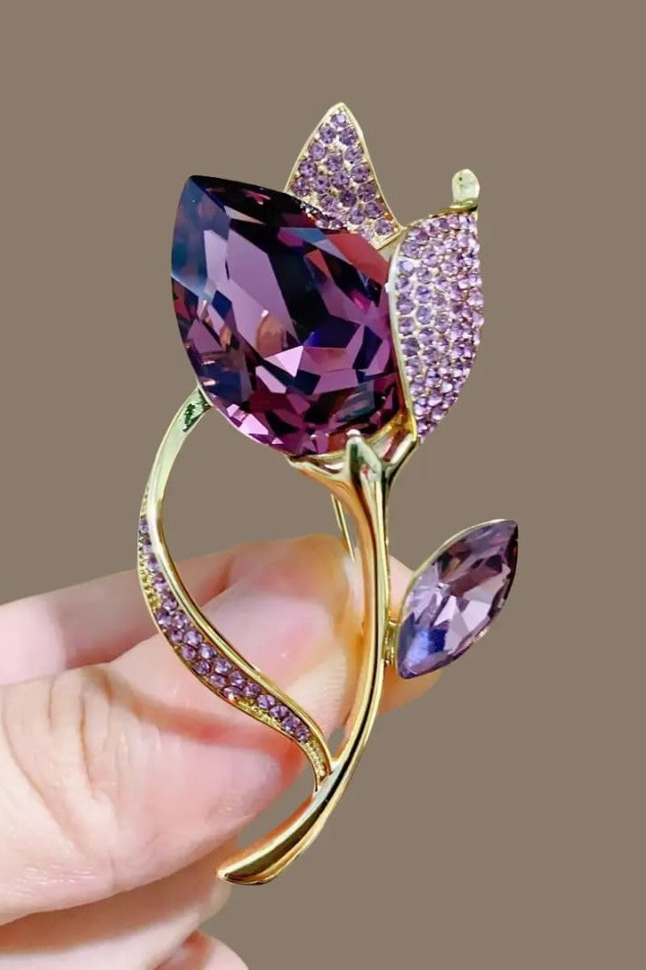 Flower  shaped Brooch Unisex style Material:- Alloy copper Anti tarnish and Anti Allergic Superior Quality products