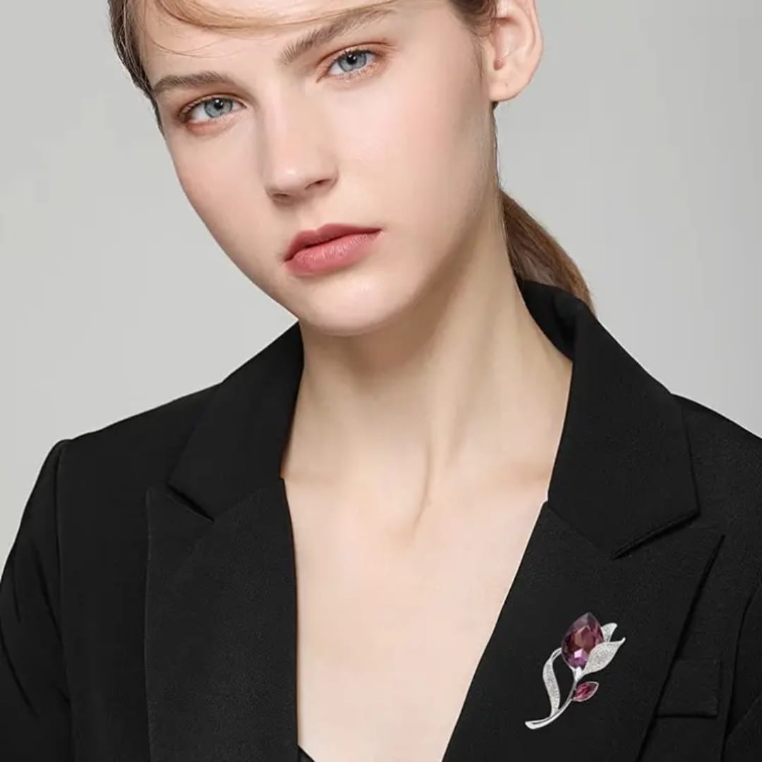 Flower  shaped Brooch Unisex style Material:- Alloy copper Anti tarnish and Anti Allergic Superior Quality products