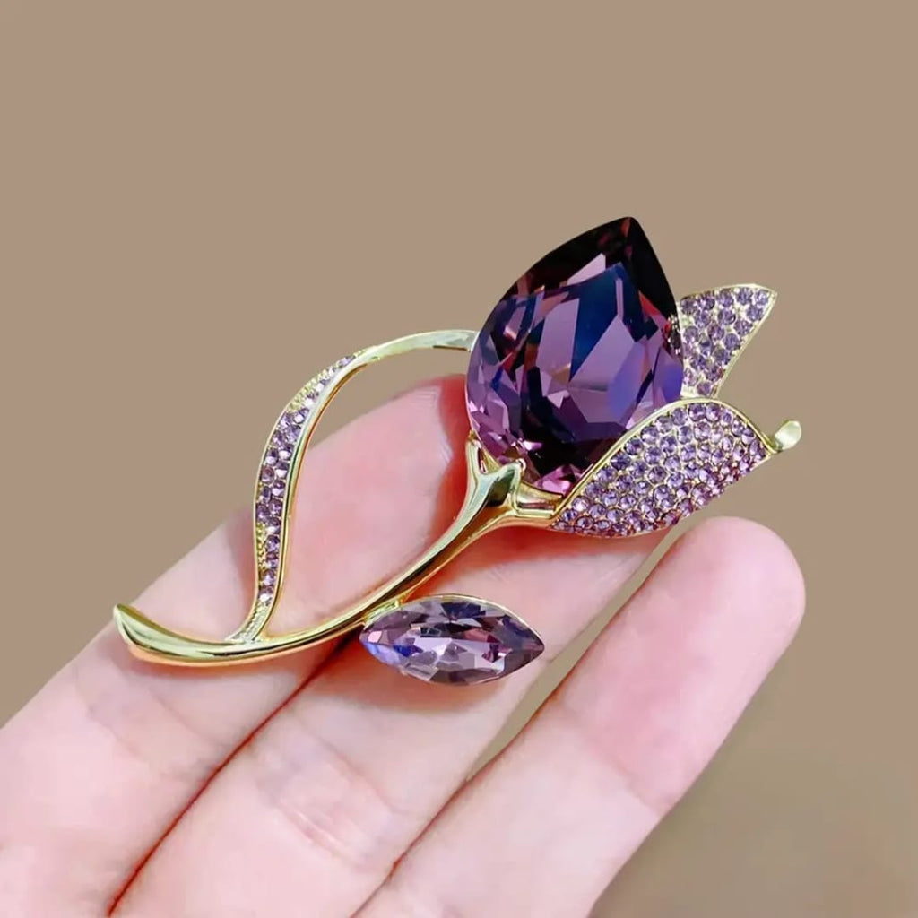 Flower  shaped Brooch Unisex style Material:- Alloy copper Anti tarnish and Anti Allergic Superior Quality products