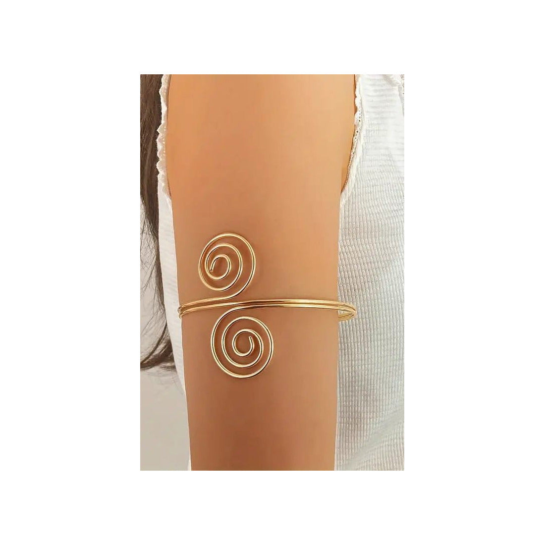 Armlets for women Anti Tarnish and Anti Allergic Colour:- GoldMaterial:- Alloy Copper