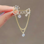 Queen Shaped Elegant brooch Material:- Alloy copper Anti Tarnish and Anti Allergic Superior Quality products