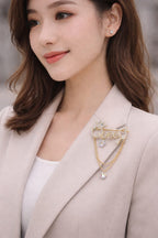 Queen Shaped Elegant brooch Material:- Alloy copper Anti Tarnish and Anti Allergic Superior Quality products