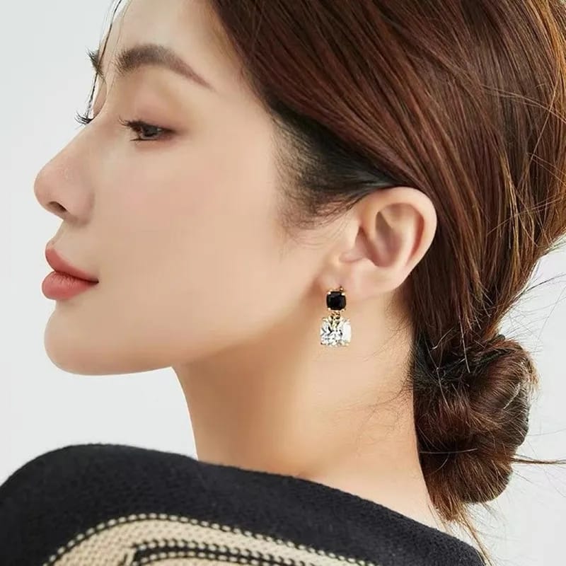 Crystal Earrings for women Color:- Same as photo Material:- Crystal+ Alloy copper Anti tarnish earrings