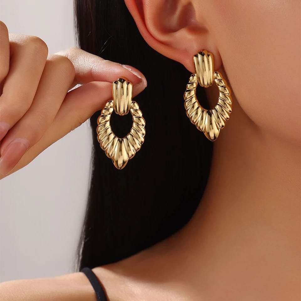 Stainless steel jewellery for women Colour:- GoldAnti tarnish and Anti Allergic, Superior Quality
