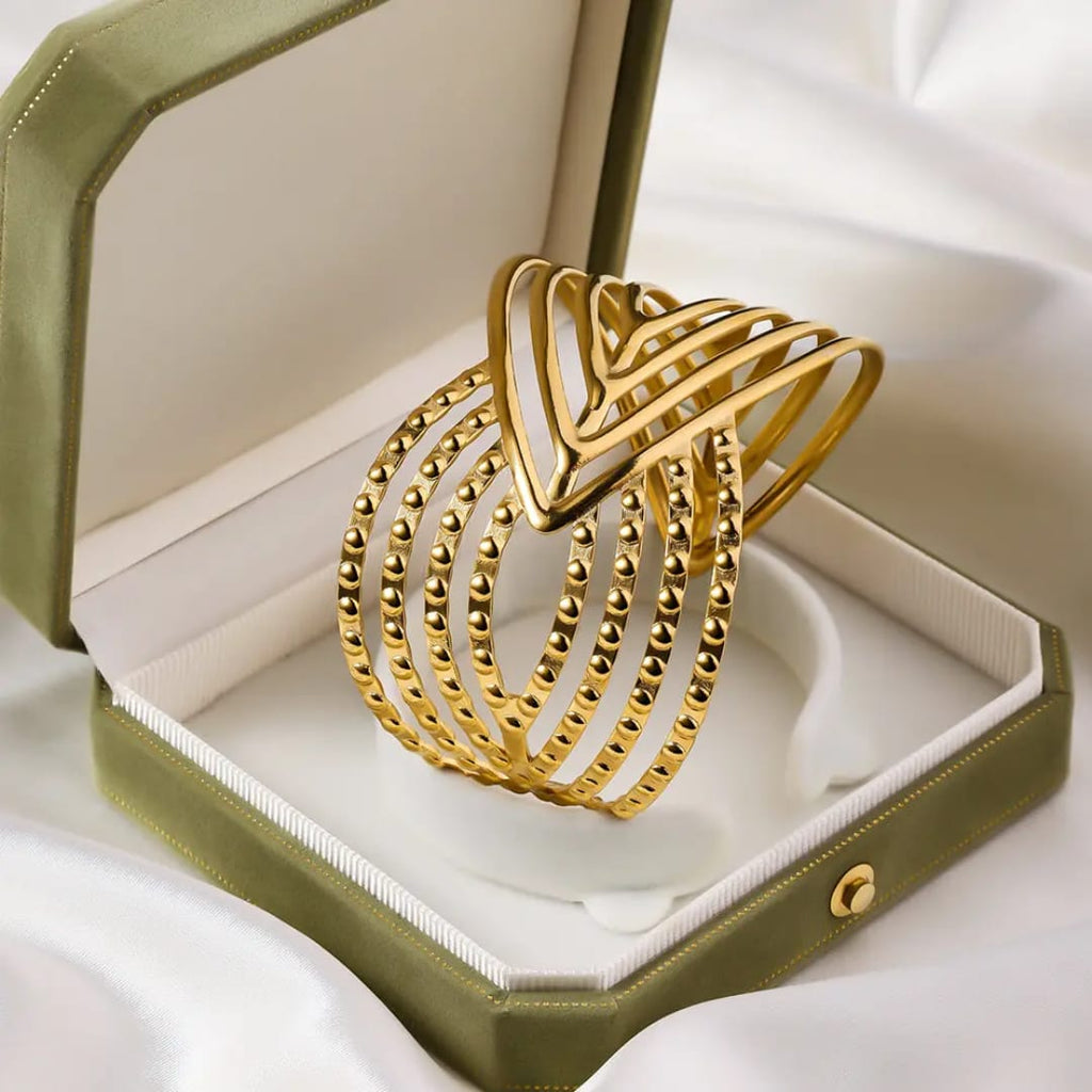 Stainless steel bracelet for women Hot selling designsAnti Tarnish and Anti allergic material 18 k gold plated with titanium material