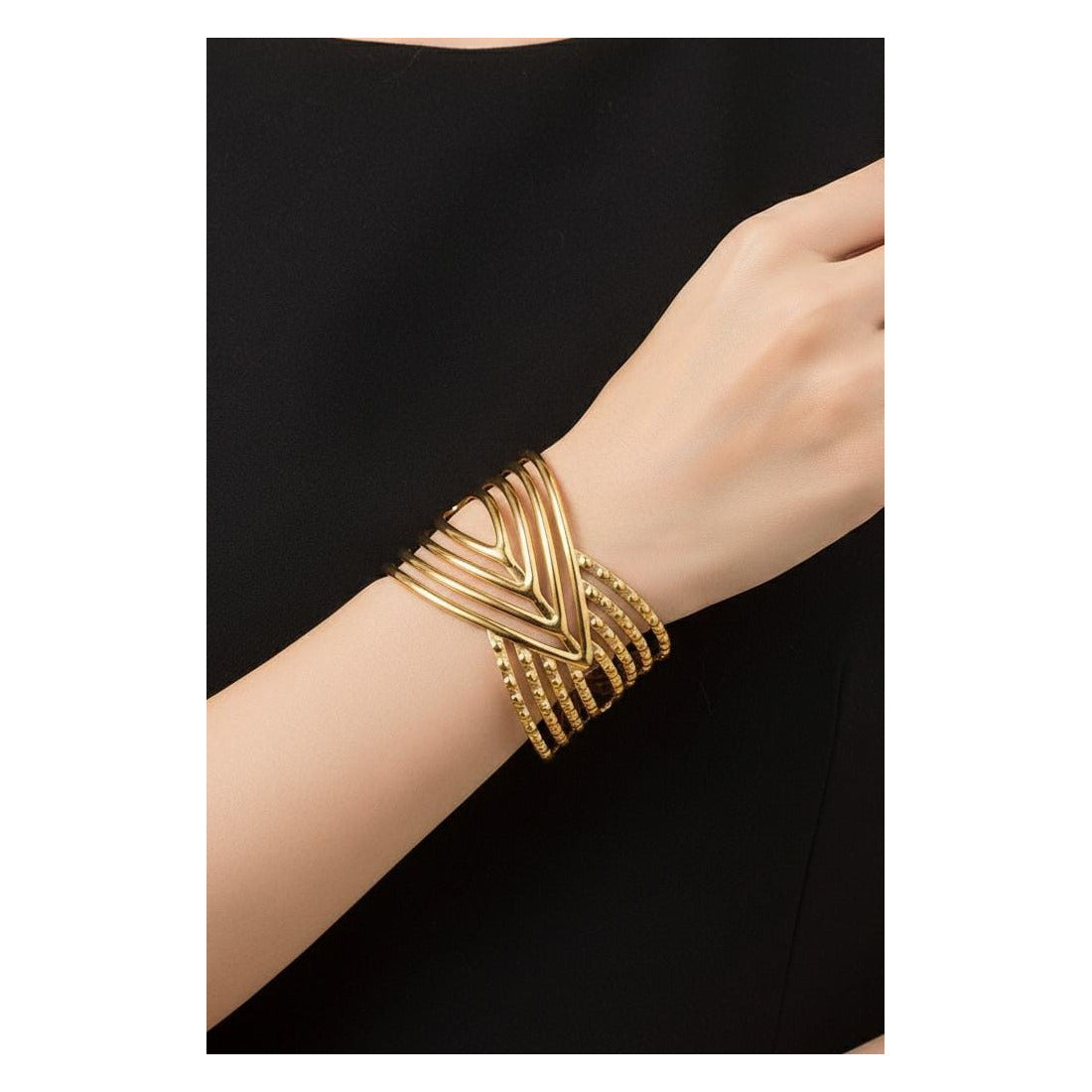 Stainless steel bracelet for women Hot selling designsAnti Tarnish and Anti allergic material 18 k gold plated with titanium material