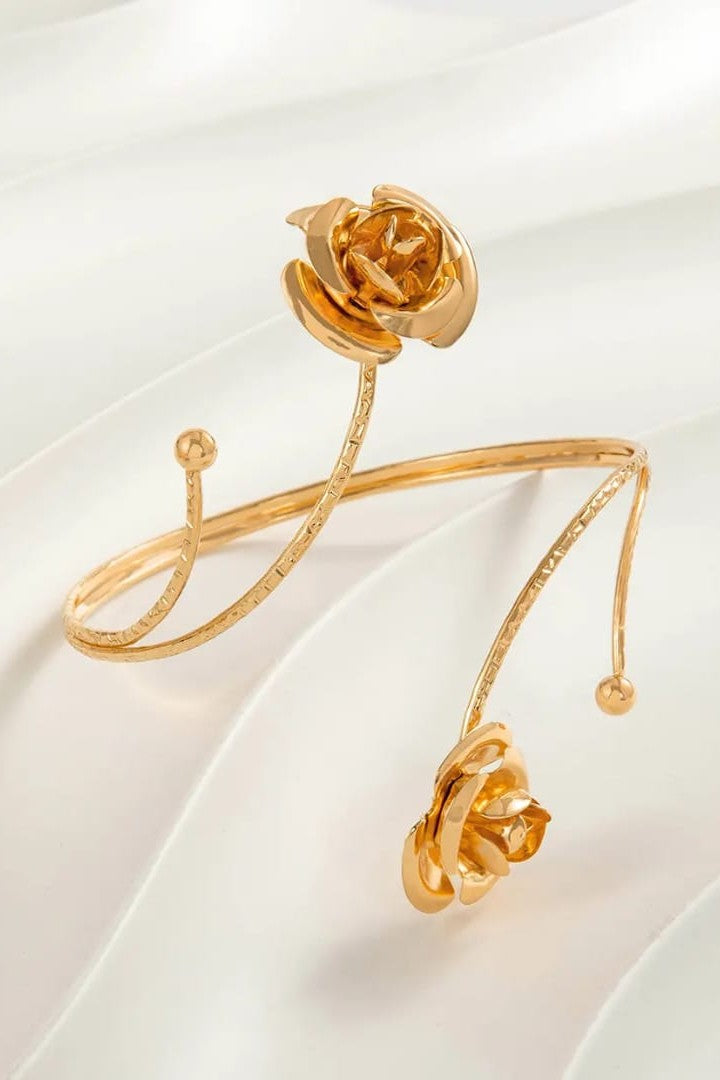 Flower shape Armlet for girls Colour:- GoldAnti tarnish material Anti allergic Material:- Copper Alloy