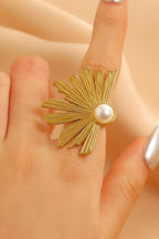 Statement finger rings for women Material:- Stainless steel Colour:- GoldAnti tarnish and Anti Allergic Superior Quality products