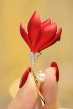 Rose tulip brooch Unisex style for men's and womenMaterial:- Alloy Copper Anti tarnish and Anti Allergic