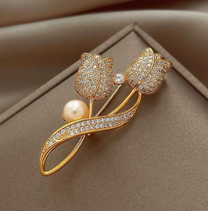 Double flower shaped Brooch Unisex style Colour:- Gold Anti tarnish and Anti Allergic Superior Quality products