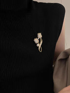 Double flower shaped Brooch Unisex style Colour:- Gold Anti tarnish and Anti Allergic Superior Quality products