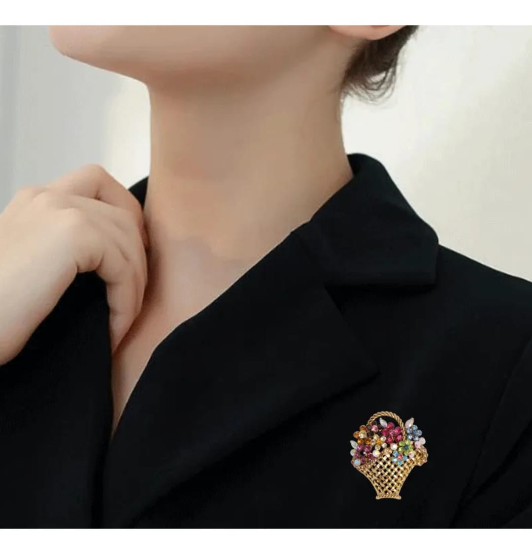 Hot selling Fashionable Brooches Unisex style Material:- Alloy copper Anti Tarnish and Anti Allergic Good Quality stuff