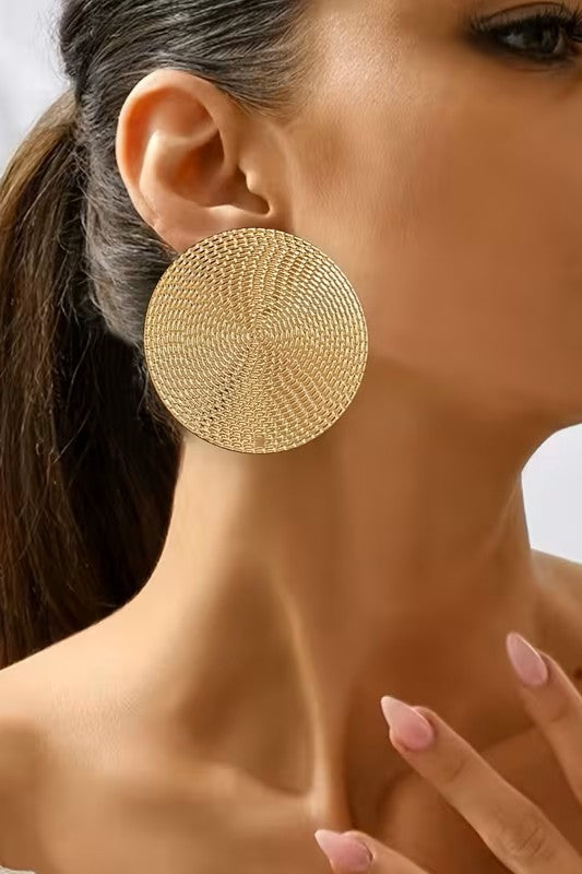 Round shape oversized Earrings Colour:- Gold Material:- Zinc and Electroplating Size :- 6 cm Premium Quality