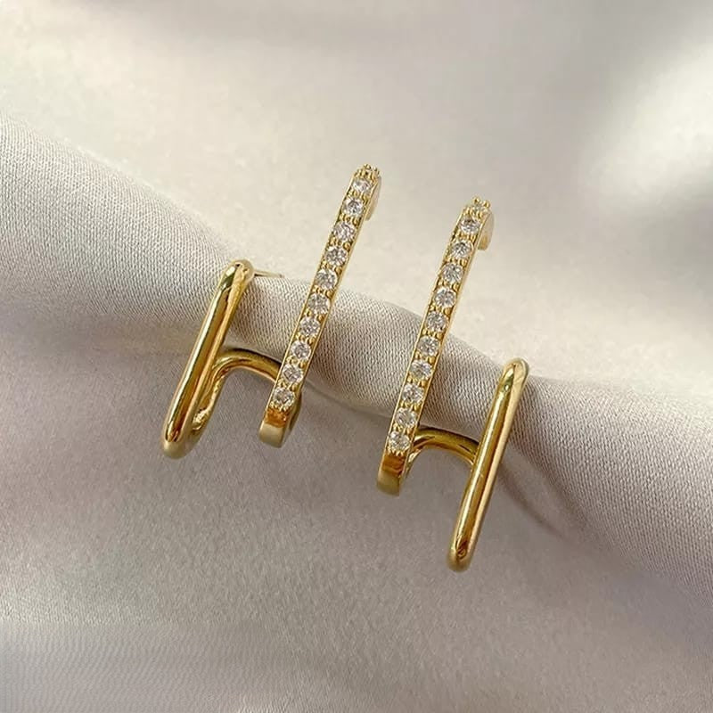 Korean fashion ear studsMaterial :- Alloy + RhinestonesColour:- Gold