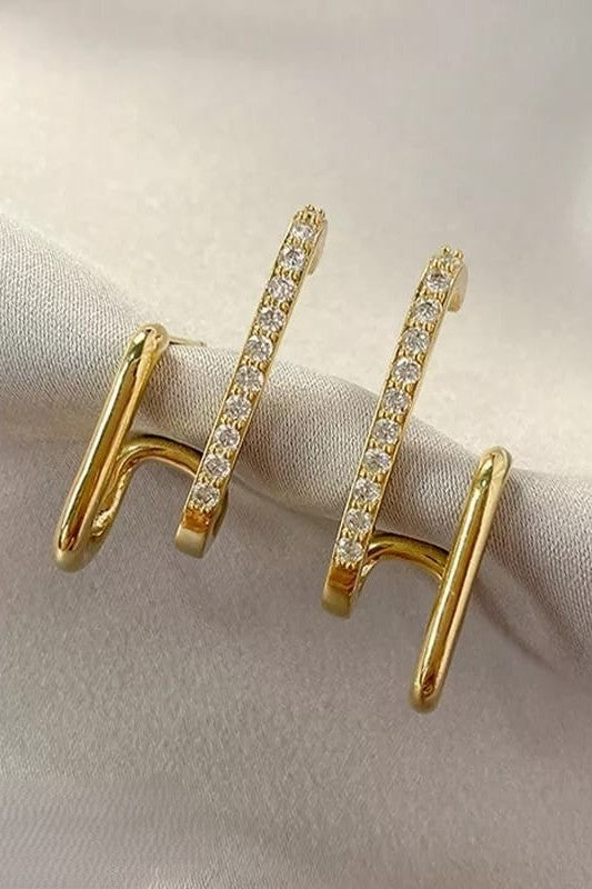 Korean fashion ear studsMaterial :- Alloy + RhinestonesColour:- Gold