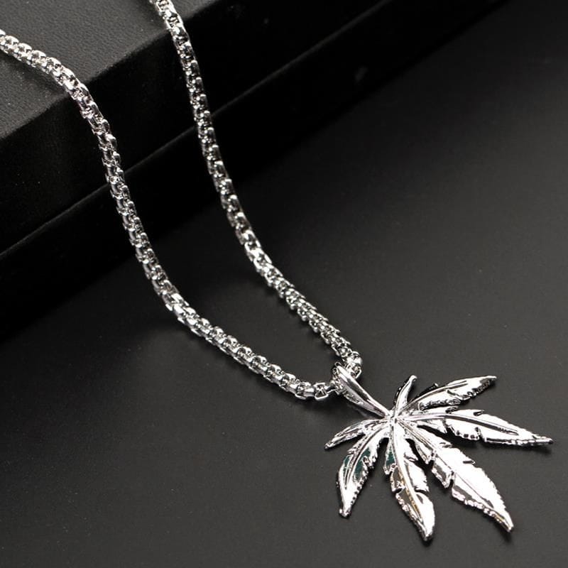Men's leaf pendant NecklaceUnisex style