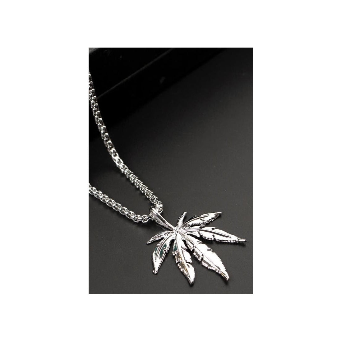Men's leaf pendant NecklaceUnisex style
