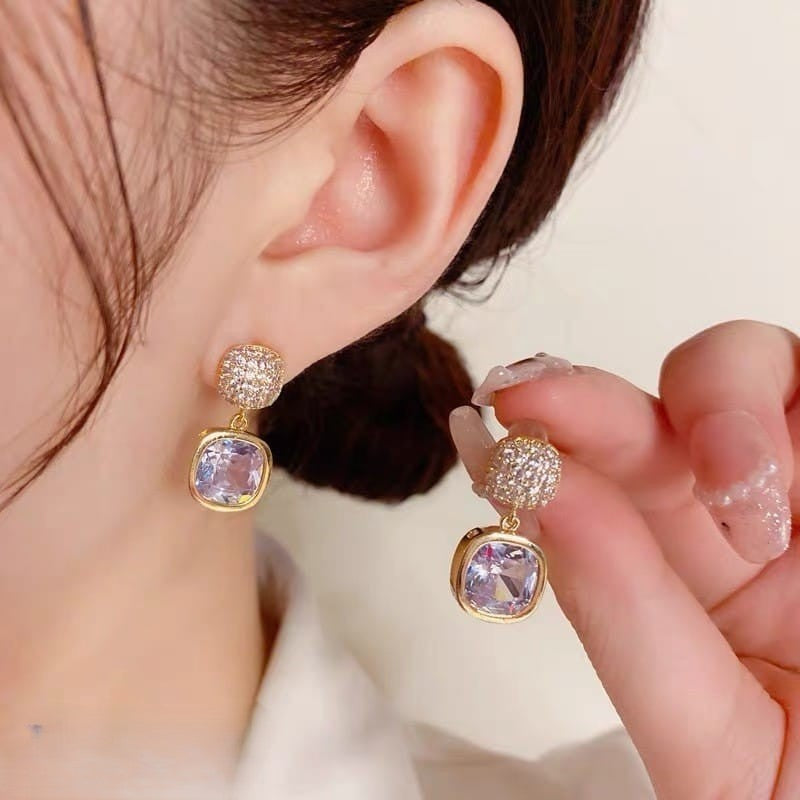 Luxury style Crystal Earrings Material:- Copper + Crystal Colour:- GoldAnti Tarnish products