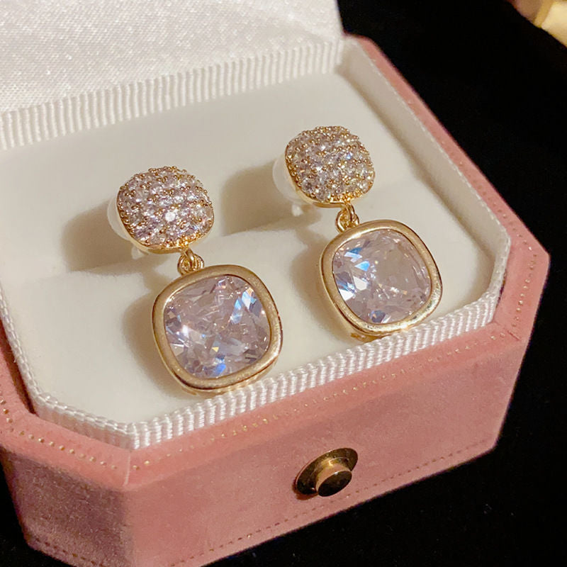 Luxury style Crystal Earrings Material:- Copper + Crystal Colour:- GoldAnti Tarnish products