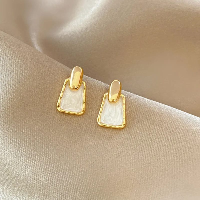 Anti tarnish Ear studs for womenMaterial:- Alloy copperColour:- Gold