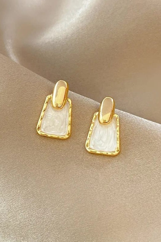 Anti tarnish Ear studs for womenMaterial:- Alloy copperColour:- Gold