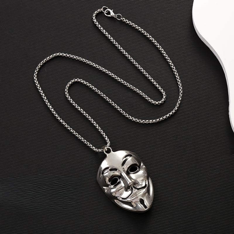 Joker shaped Unisex Style Necklace Mens and Women both can wearMaterial:- Alloy Colour:- Silver
