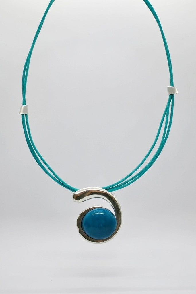 Silver Plated White Cabochon Pendant Necklace