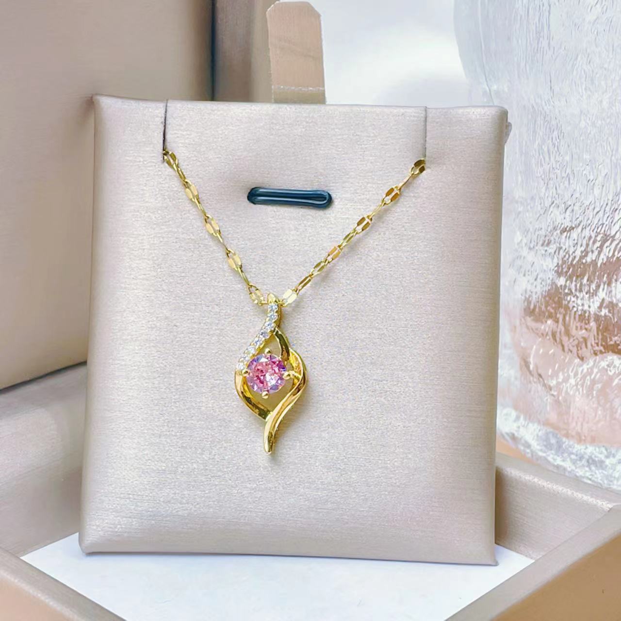 Hot selling design Necklace for Girls Material:- Alloy copper Anti tarnish Necklace chainColour: Gold