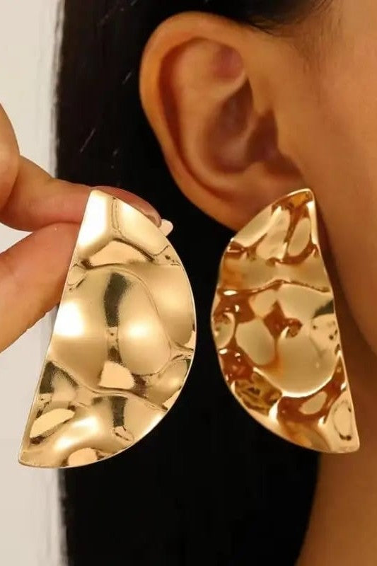 Stainless steel half moon Earrings Luxury styles and No fade earrings Colour:- Gold 18 k gold plated Anti allergic and Anti Tarnish