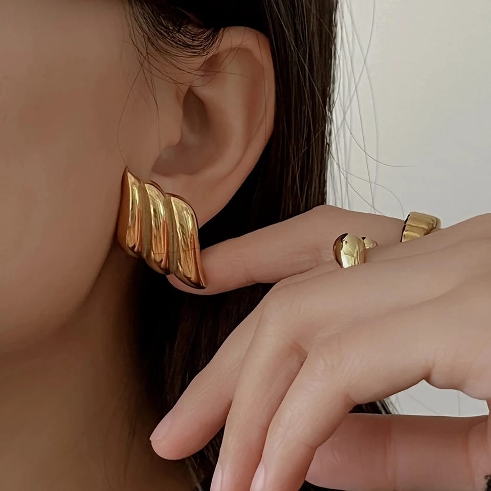 Stainless steel jewellery Premium Quality Earrings Colour:- GoldLong time colour durability