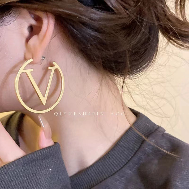 Stainless steel High Quality Luxury Earrings for women 18 k gold plated Material:- Stainless steel Colour:- Gold Anti tarnish, Anti Allergic
