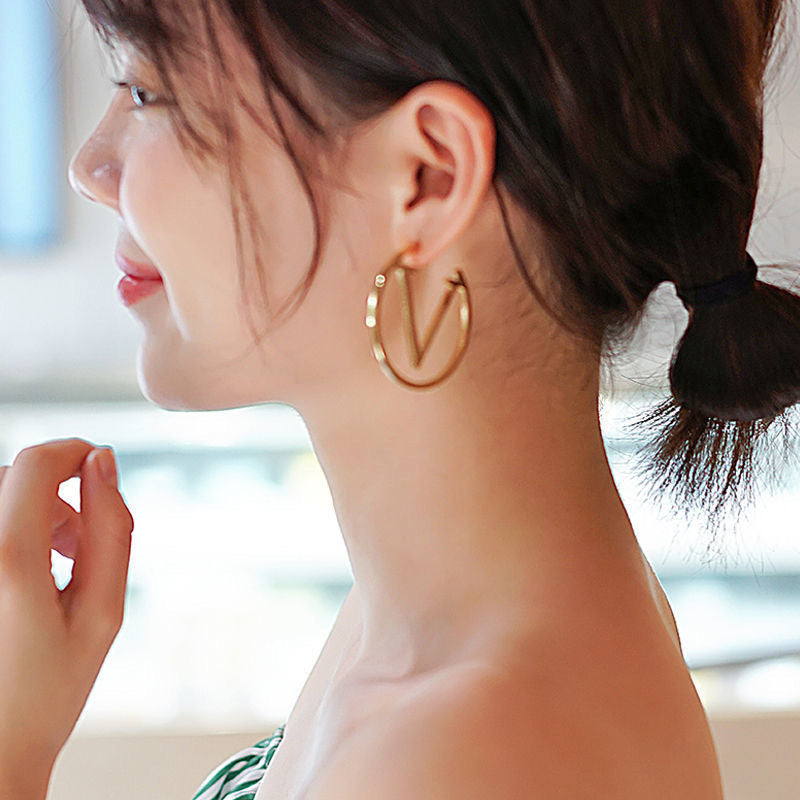 Stainless steel High Quality Luxury Earrings for women 18 k gold plated Material:- Stainless steel Colour:- Gold Anti tarnish, Anti Allergic