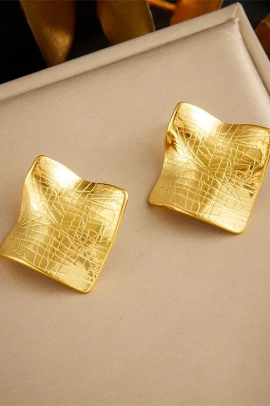 Stainless steel Anti tarnish jewellery 18 k vaccum plating Colour:- Gold Good Quality Guarantee