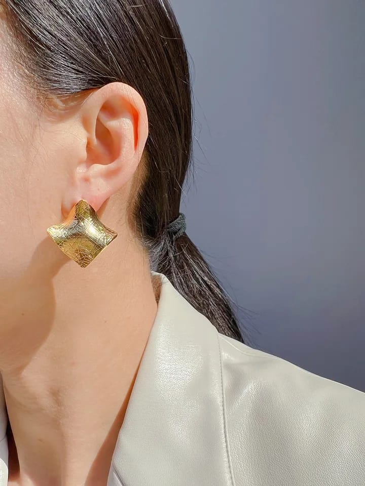 Stainless steel Anti tarnish jewellery 18 k vaccum plating Colour:- Gold Good Quality Guarantee