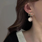 Party wear luxury ear studsMaterial:- Zircon, pearl and AlloyColour:- Gold