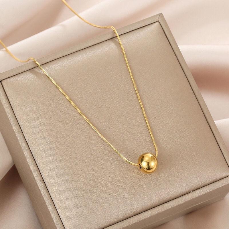 Classic simple ball pendant necklaceMaterial:- Alloy coperColor :- Gold