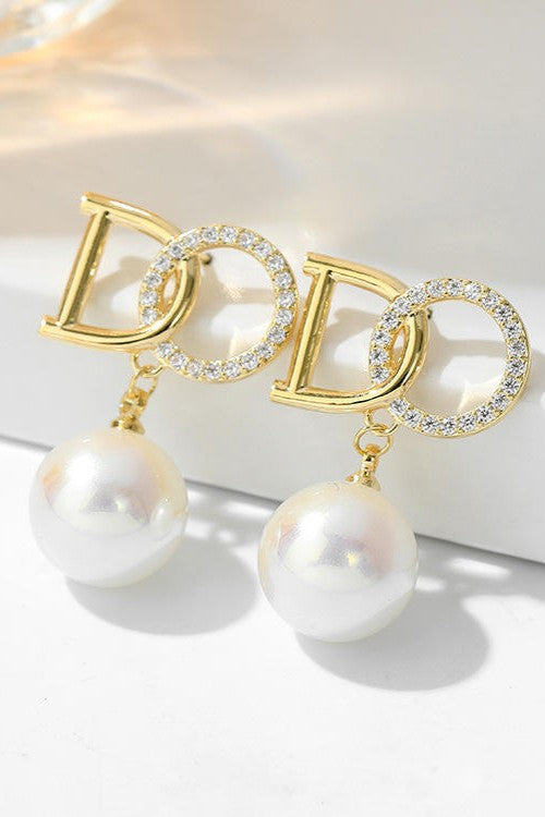 Party wear luxury ear studsMaterial:- Zircon, pearl and AlloyColour:- Gold
