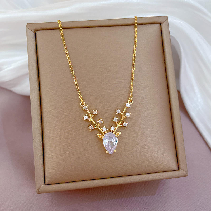 Deer pendant necklace