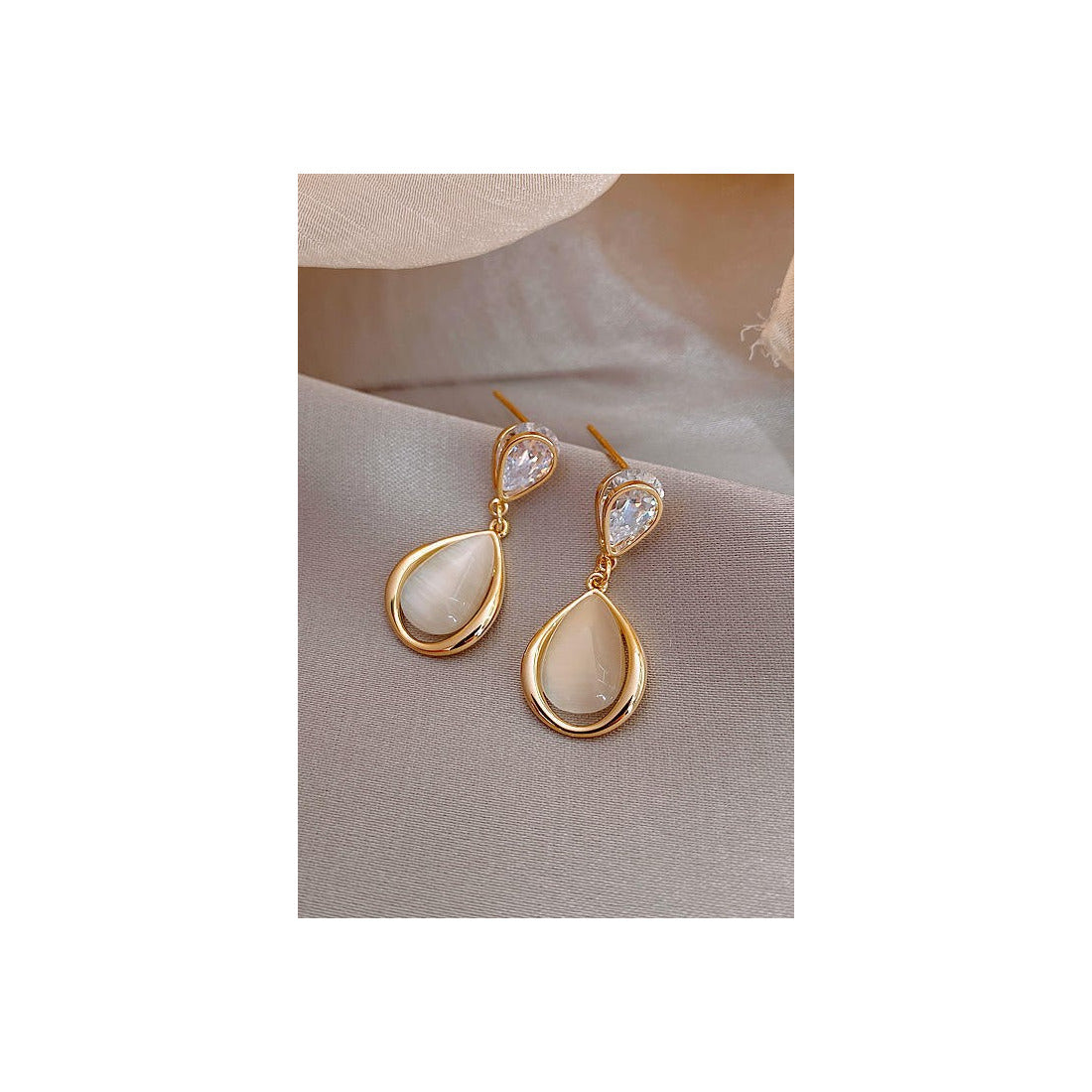 Pearl drop earrings for womenMaterial:- Pearl + Stones + AlloyColor:- Gold
