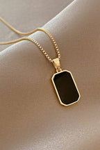 Elegant geometric shape black neck pendent