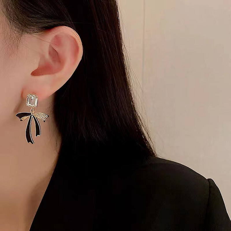 Bow shaped Earrings for women