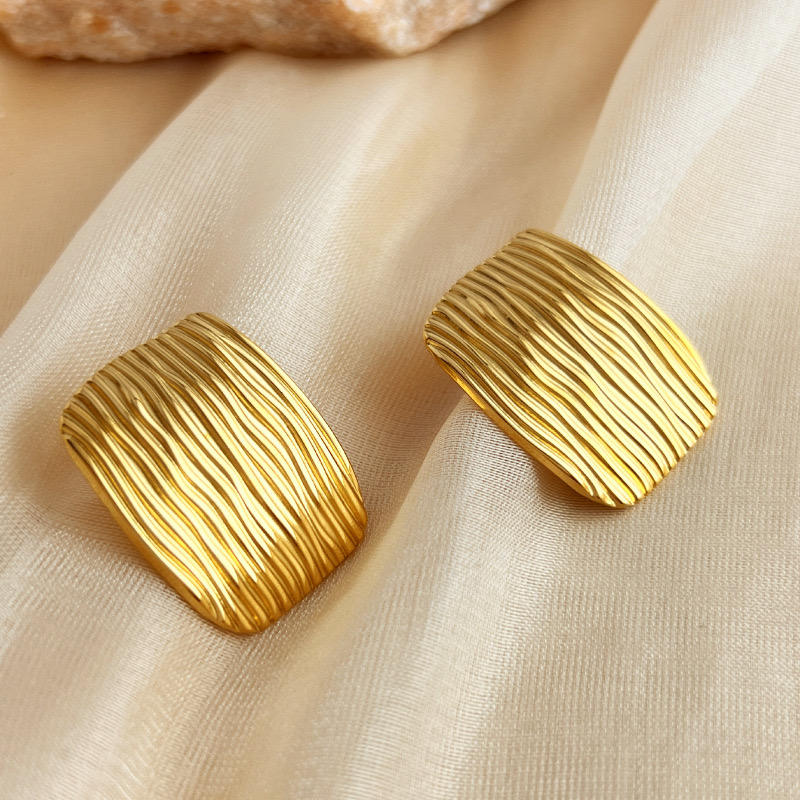 Stainless steel jewellery design for Women Anti Tarnish and Anti Allergic Colour:- GoldLong time colour preservation