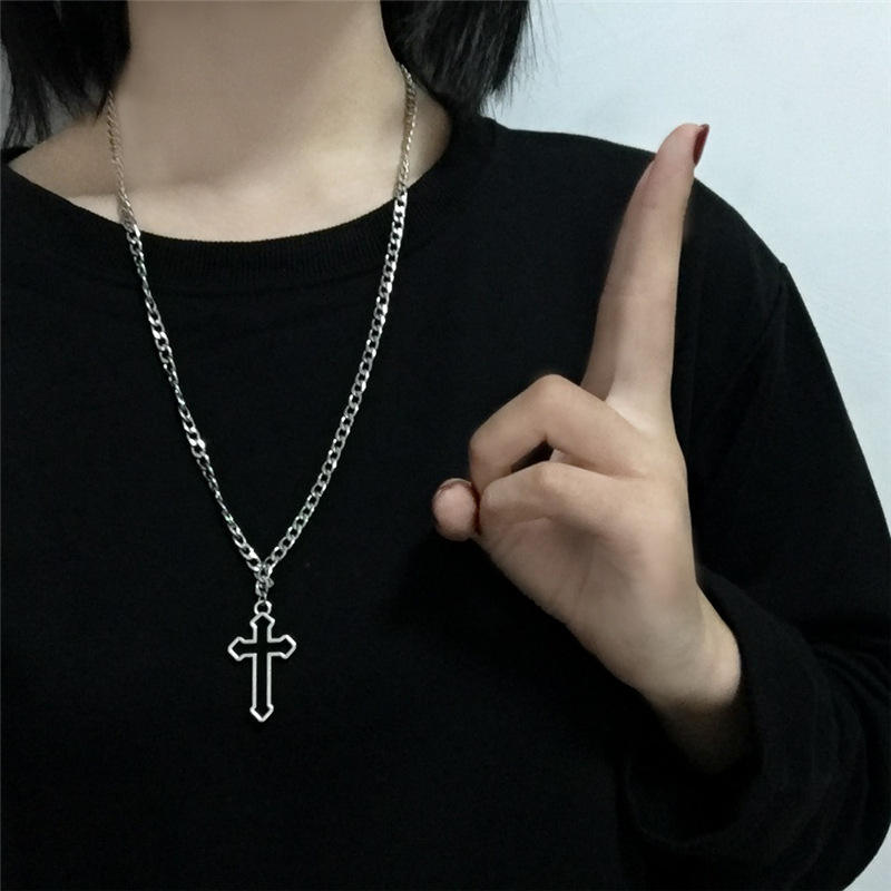 Cross necklace with thick chain Unisex style for both Men's and womenMaterial ;- Alloy zincColor :- Silver
