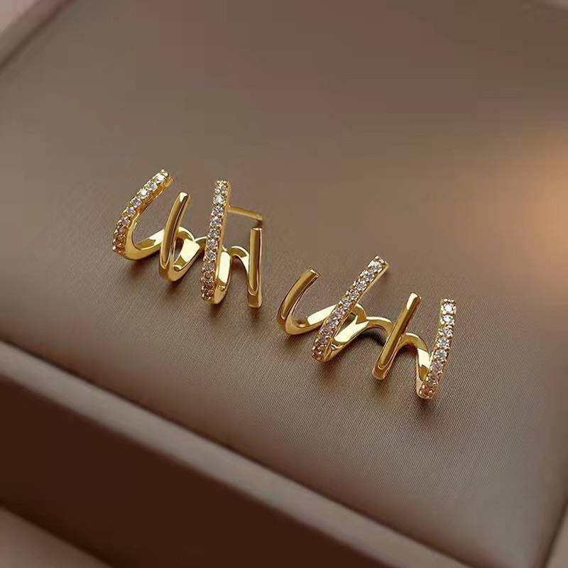 Claw studs for women