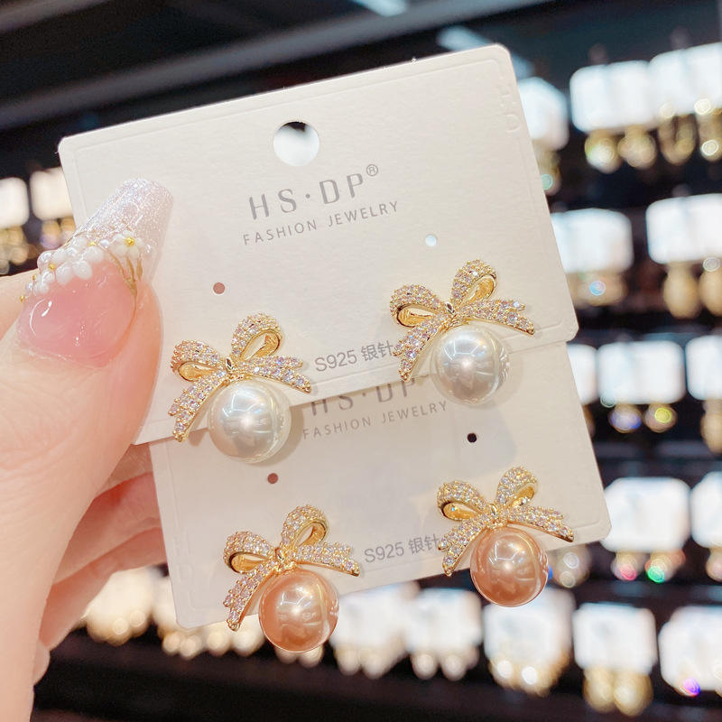Women's Bow and Pearl Combination Ear studsMaterial:- Pearl + AlloyColor:- Gold